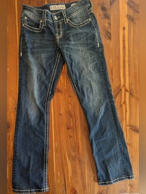 BKE Women's Straight Leg Jeans in Medium Dark Blue with White Stitching